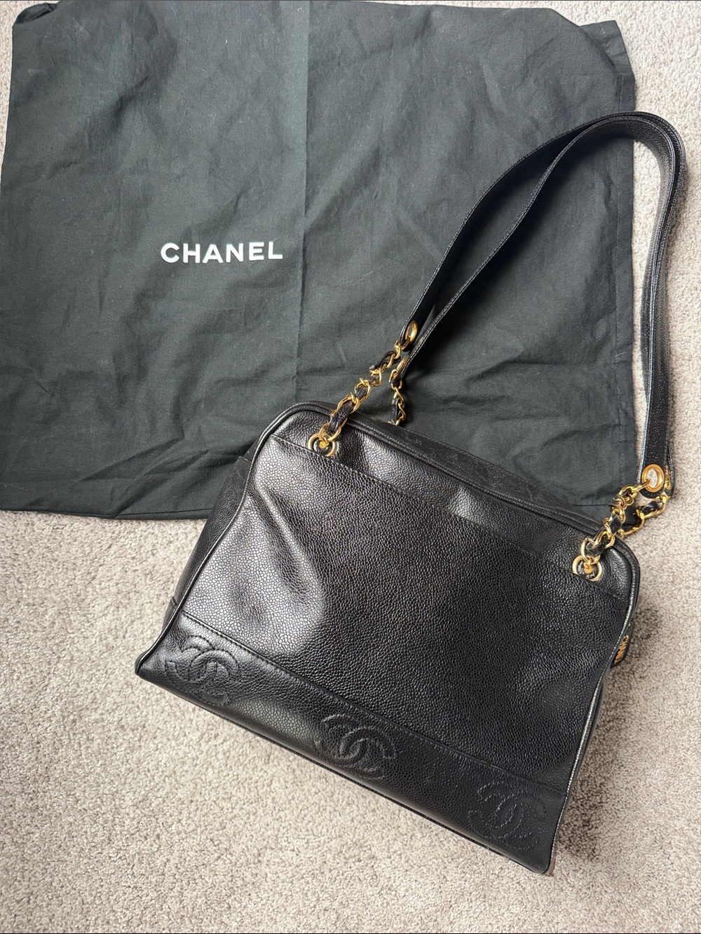 CHANEL Black Caviar Leather vintage Shoulder Bag with Gold Chain-Strap
